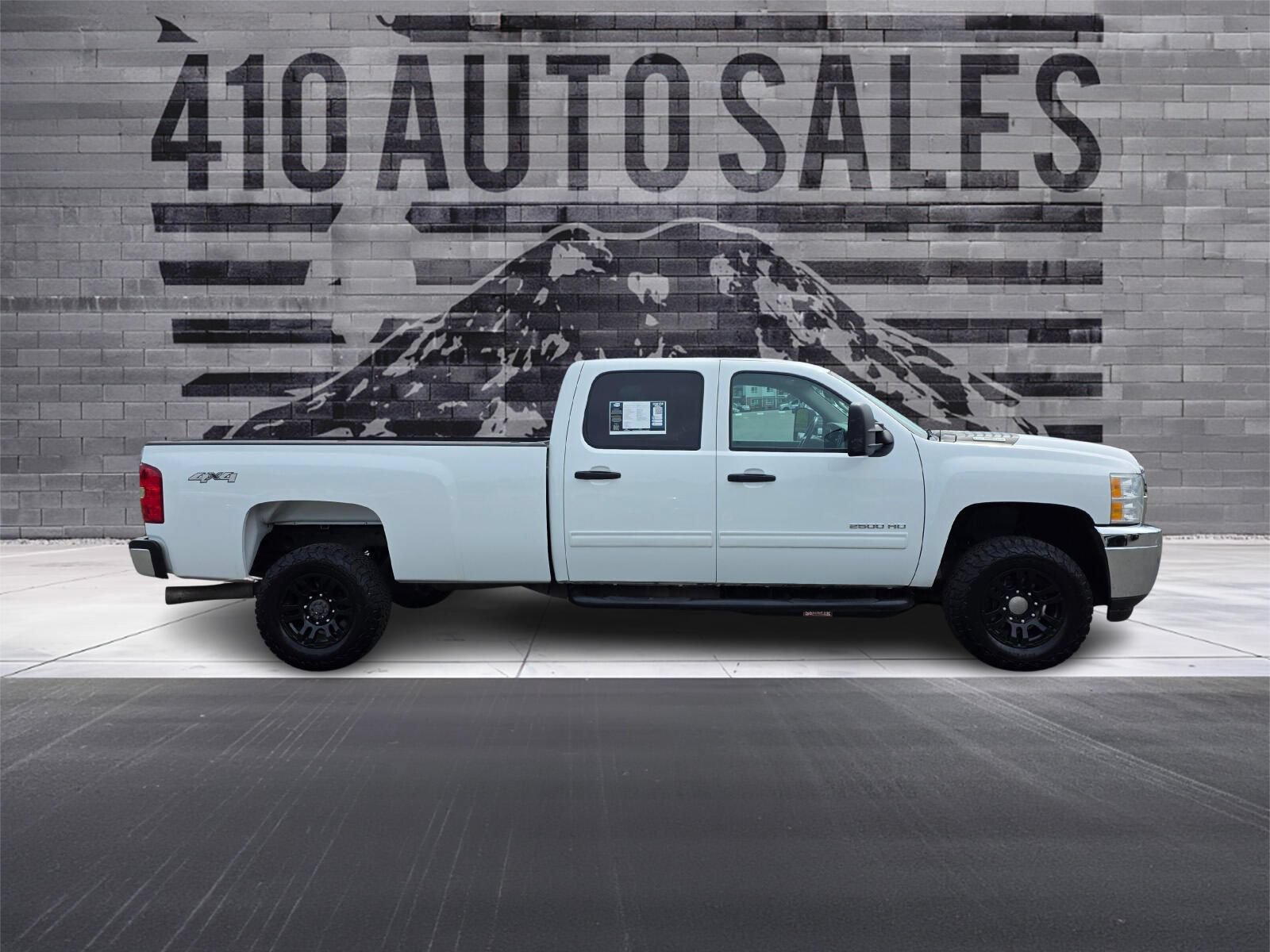 Used 2014 Chevrolet Silverado 2500 LT AWD/4WD image 2