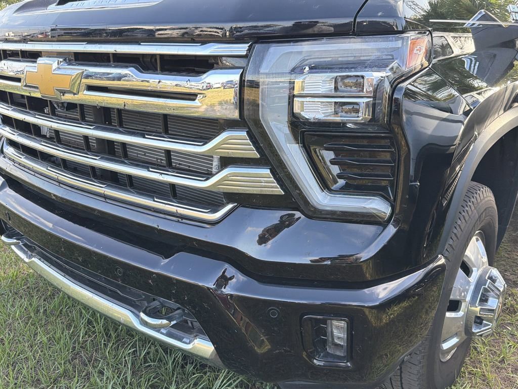 Used 2024 Chevrolet Silverado 3500 High Country w/ High Country Premium Package AWD/4WD image 4