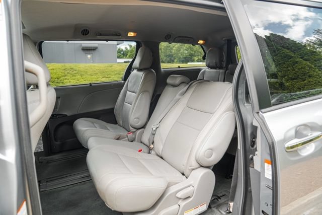 Used 2015 Toyota Sienna XLE w/ XLE Navigation Package FWD image 40