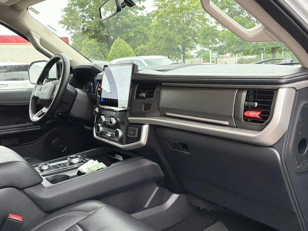 Used 2024 Ford Expedition XLT AWD/4WD image 21