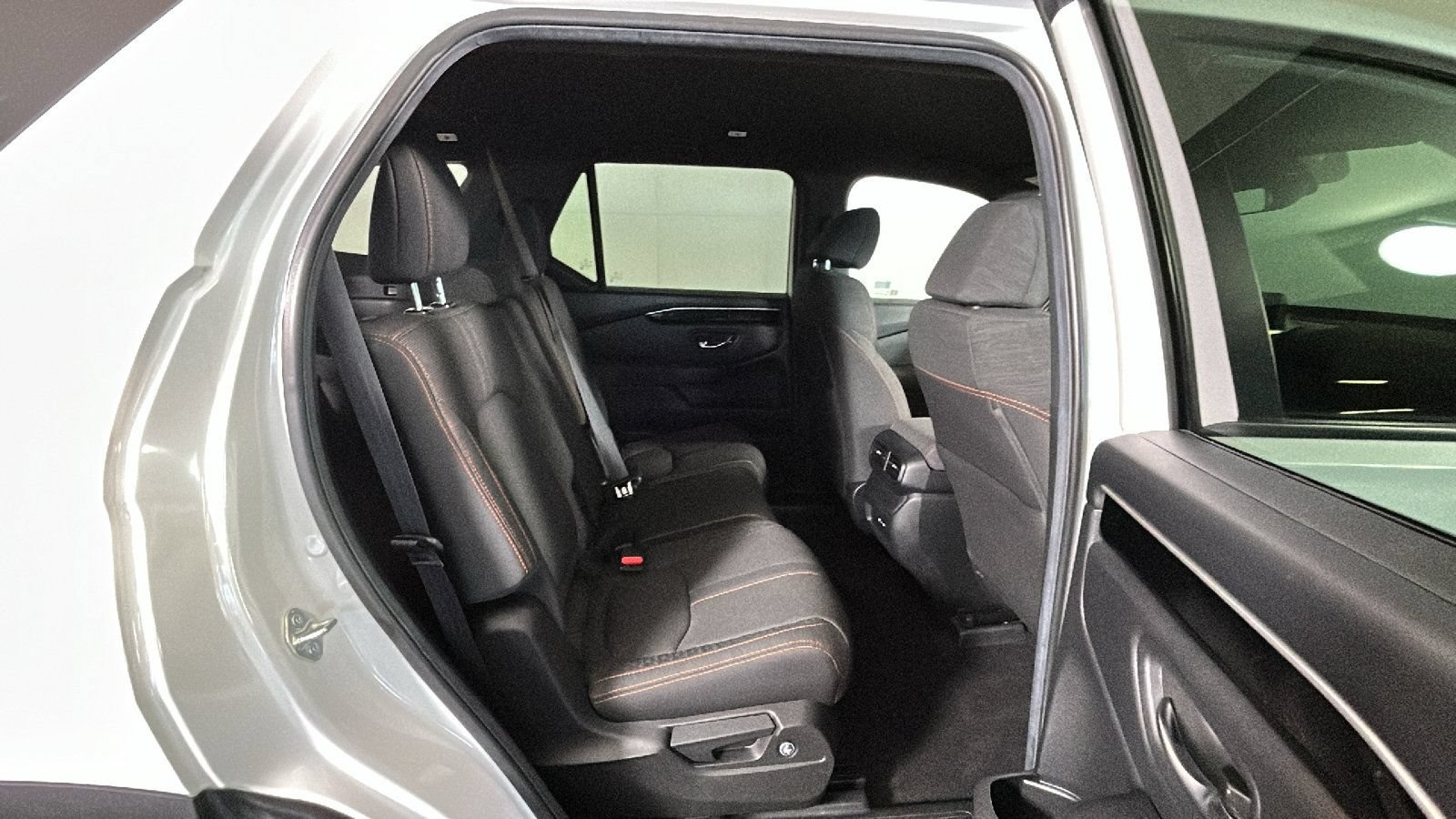 Used 2025 Honda Pilot Sport image 32