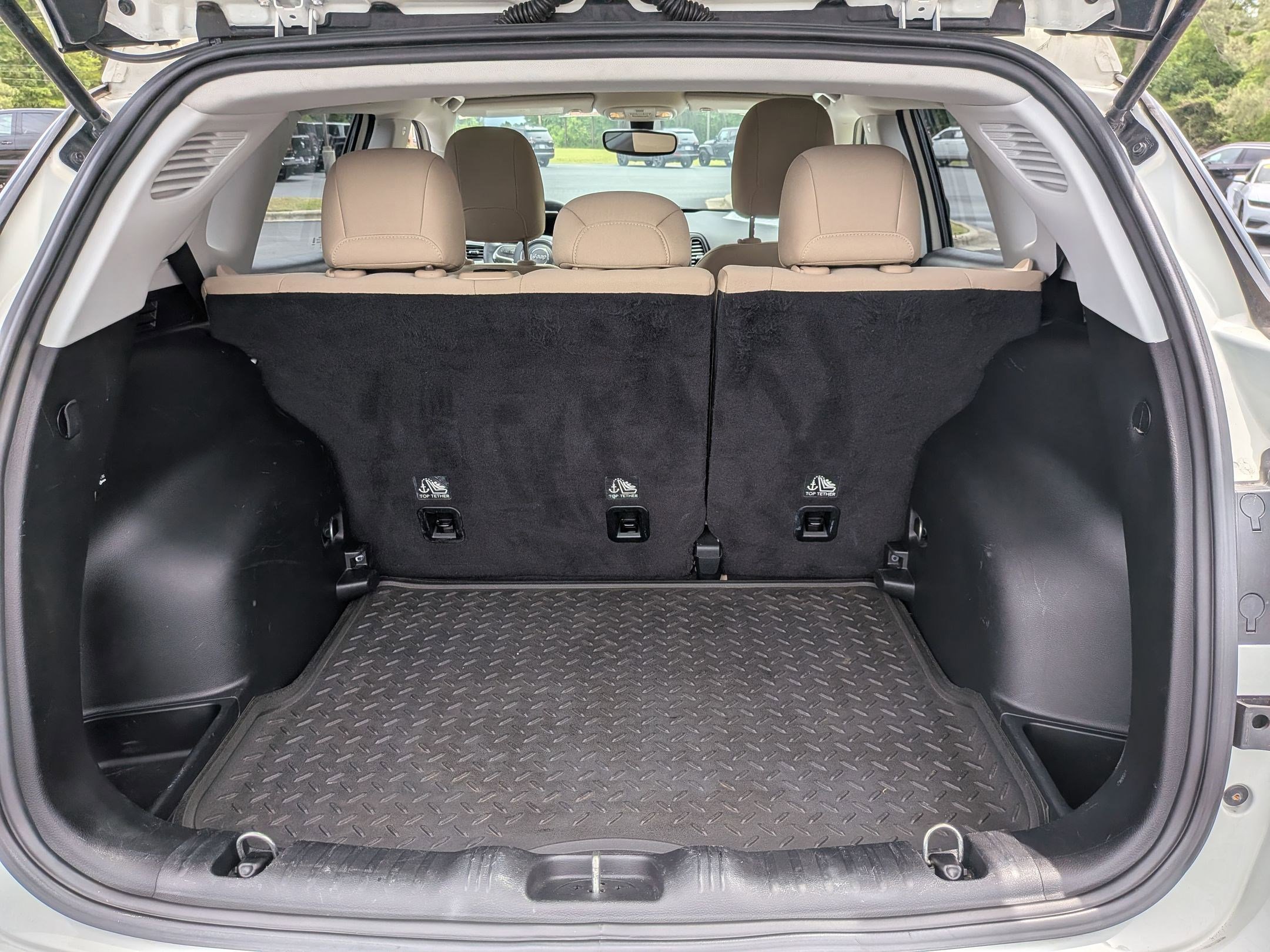 Used 2017 Jeep Compass Sport w/ Cold Weather Group AWD/4WD image 18