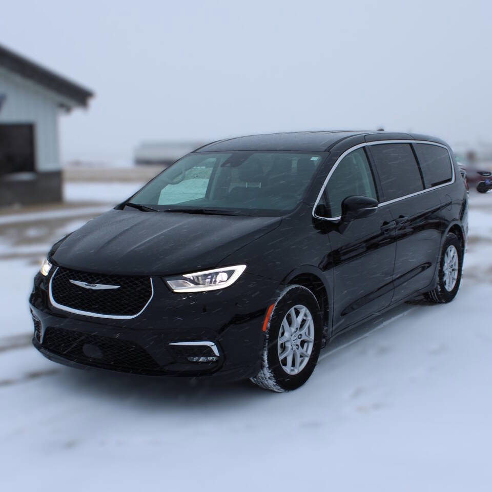 Used 2024 Chrysler Pacifica Touring-L