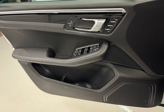 Used 2019 Porsche Macan AWD/4WD image 23