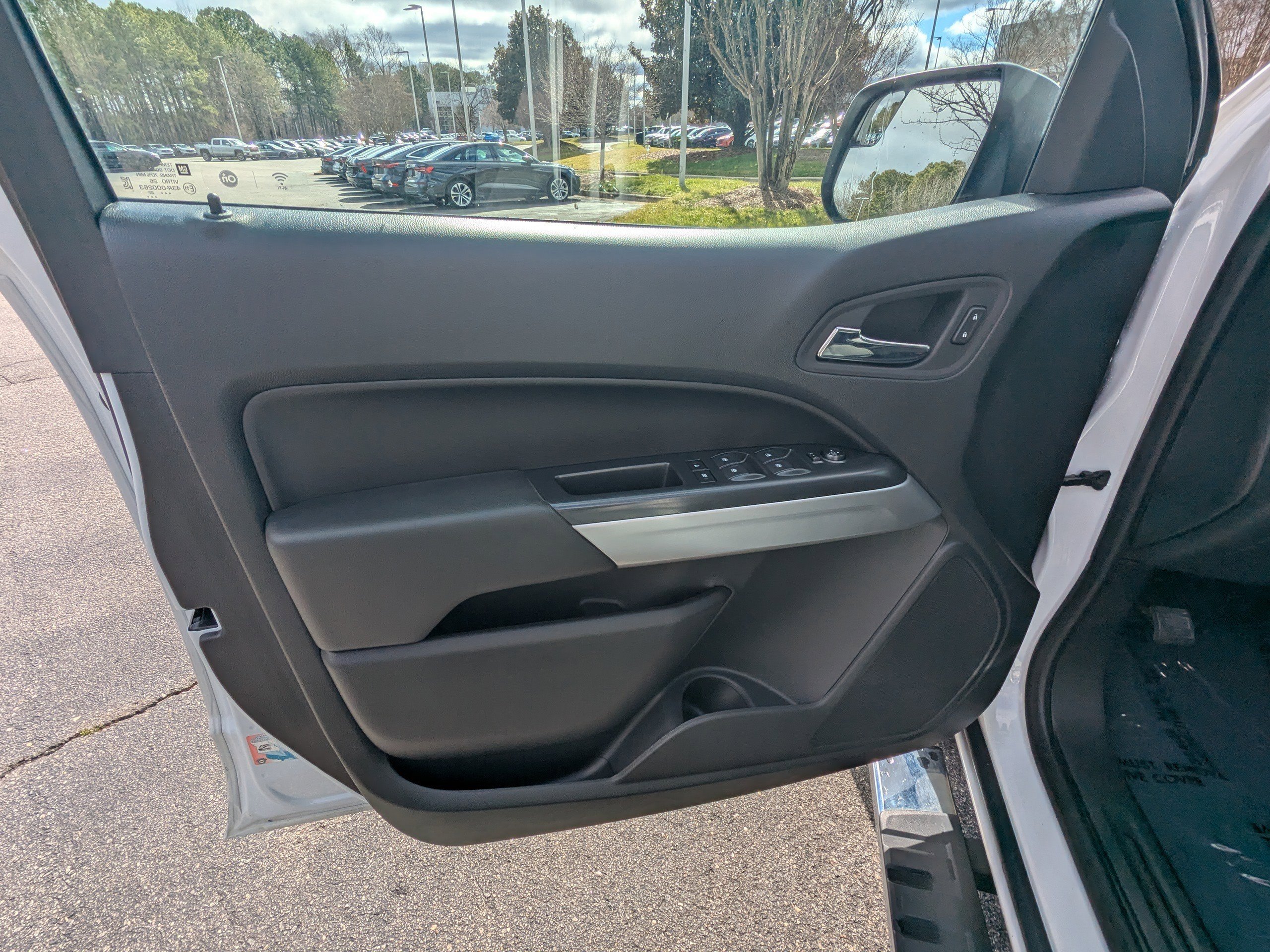 Used 2022 Chevrolet Colorado LT image 14