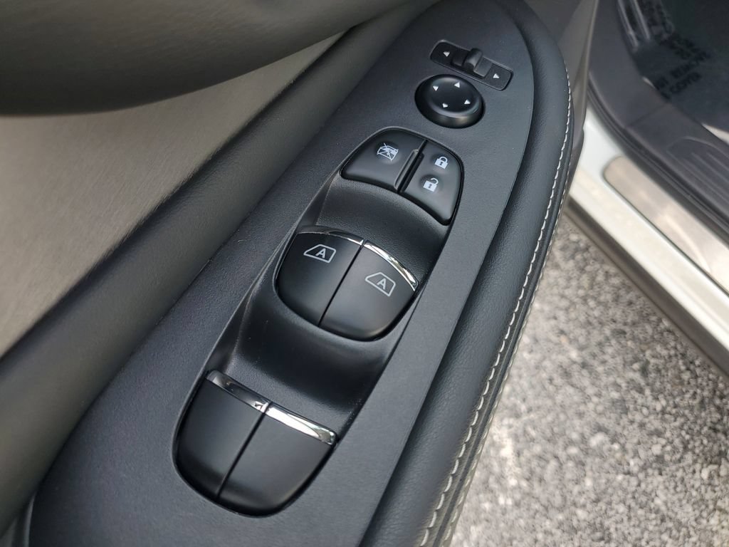 Used 2024 Nissan Murano SL FWD image 21