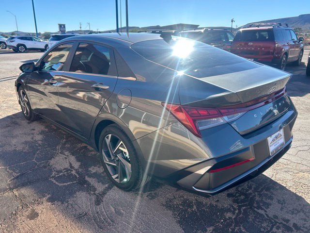 Used 2025 Hyundai Elantra SEL w/ Cargo Package FWD image 4
