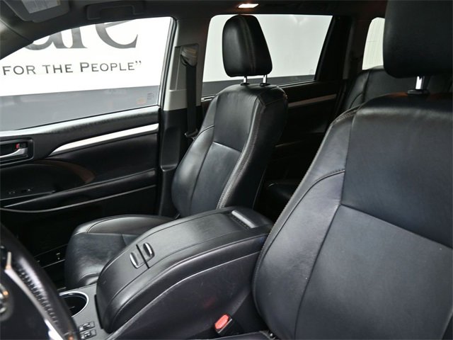 Used 2019 Toyota Highlander XLE image 16