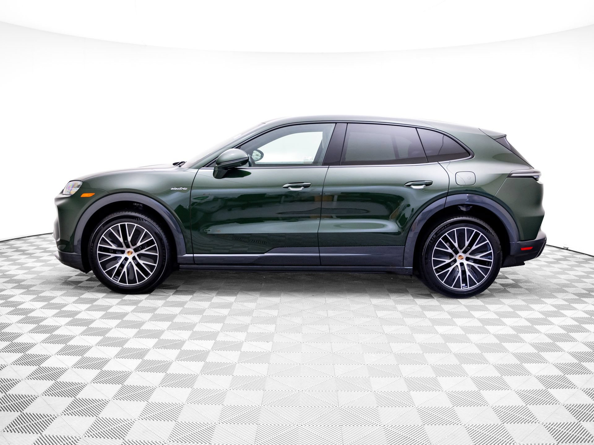 New 2026 Porsche Cayenne Electric AWD/4WD image 2