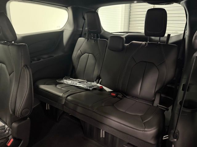 New 2026 Chrysler Voyager LX image 17