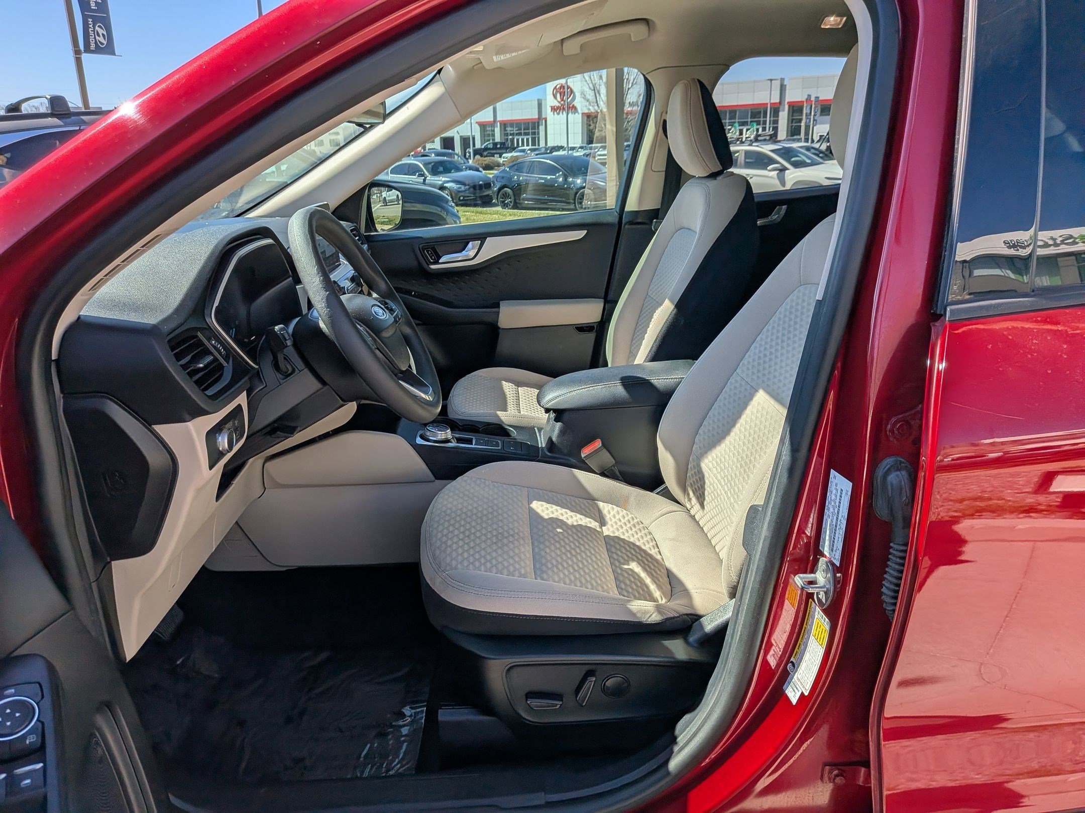 Used 2020 Ford Escape SE image 27