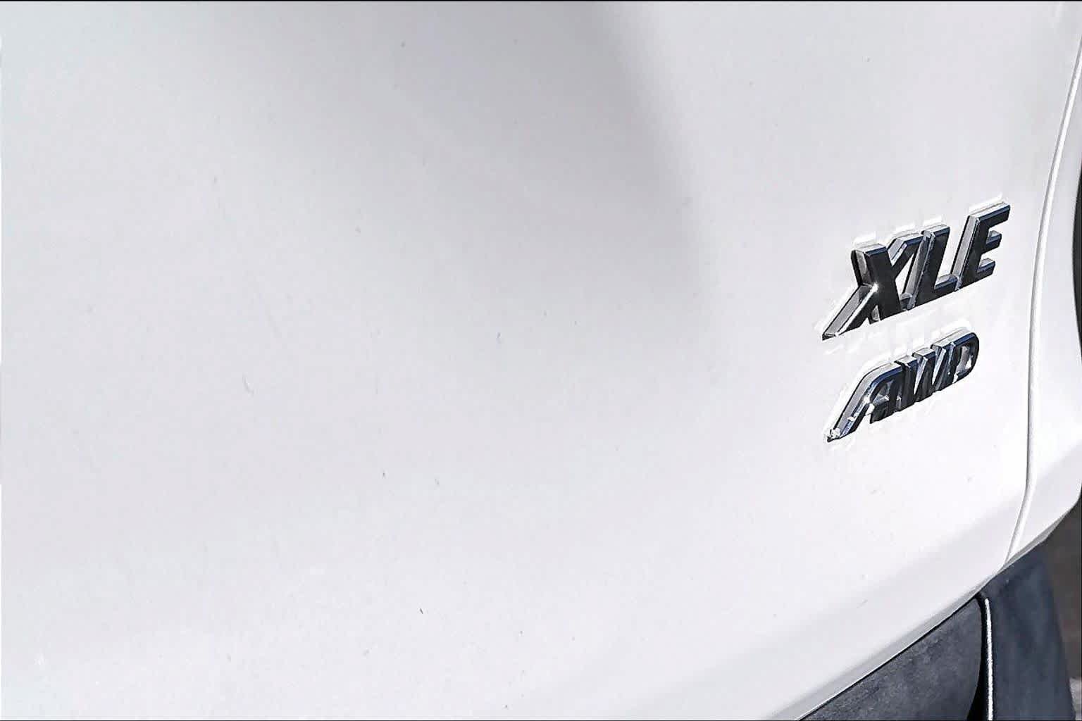 Used 2021 Toyota RAV4 XLE w/ XLE Grade Weather Package AWD/4WD image 9