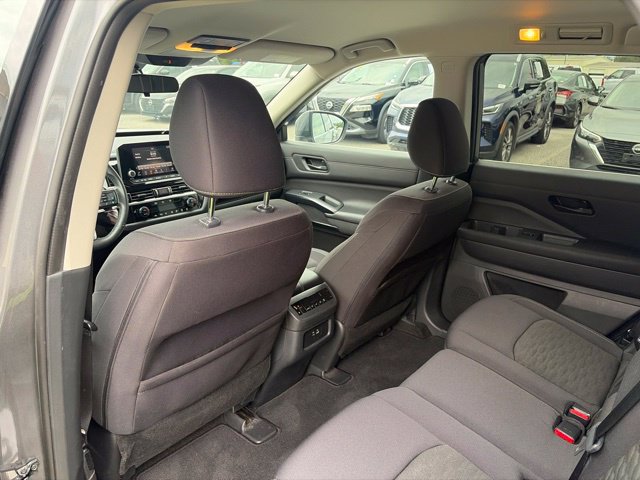 Used 2024 Nissan Pathfinder SV w/ Lighting Package (N92) FWD image 21
