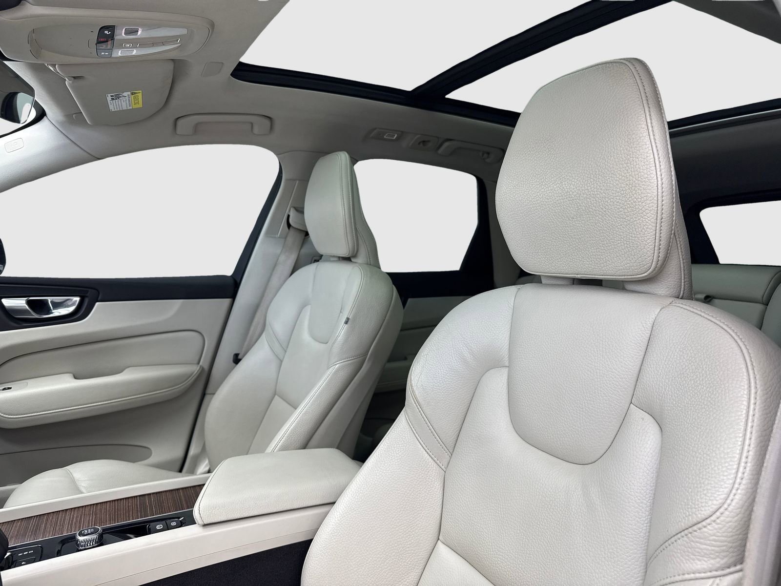 Used 2022 Volvo XC60 B5 Momentum w/ Protection Package Premier FWD image 15