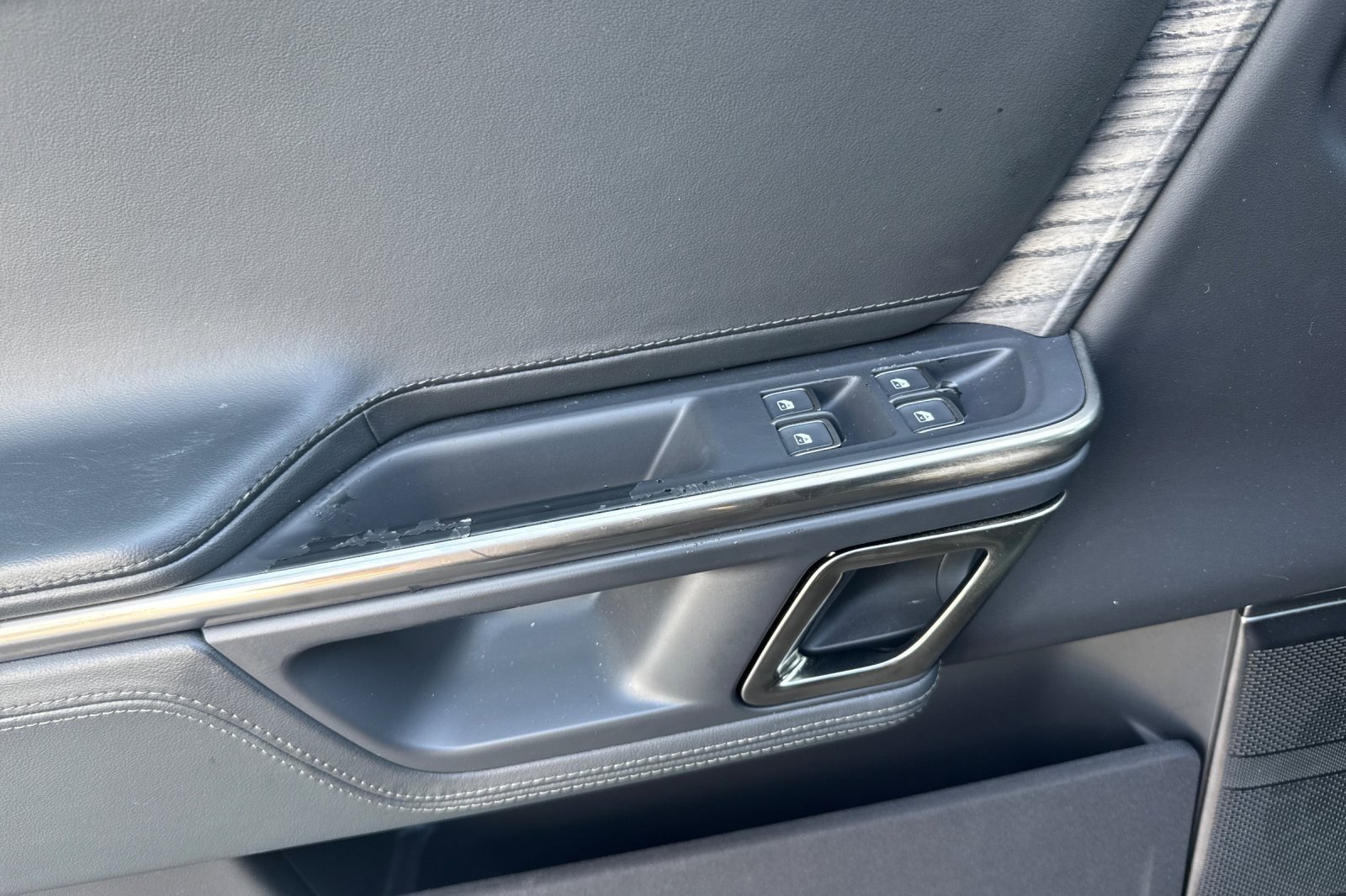 Used 2023 Rivian R1S Launch Edition image 10