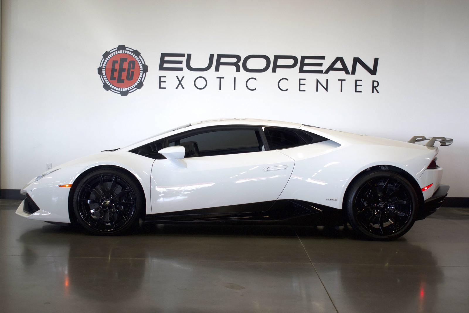 Used 2015 Lamborghini Huracan LP 610-4 AWD/4WD image 2