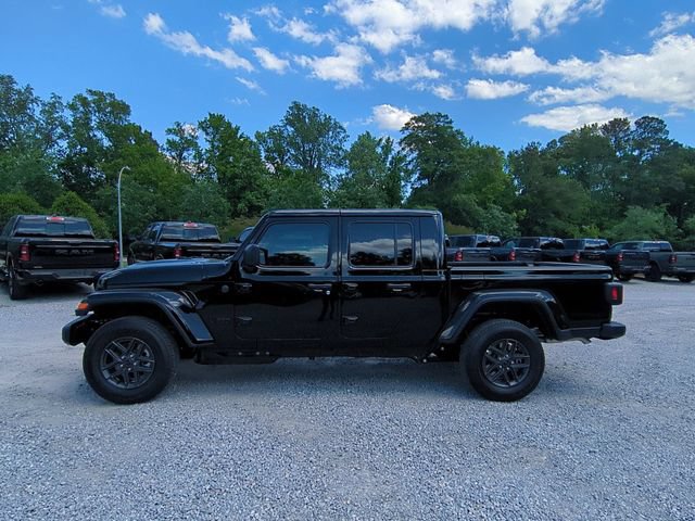 New 2026 Jeep Gladiator Sport AWD/4WD image 2
