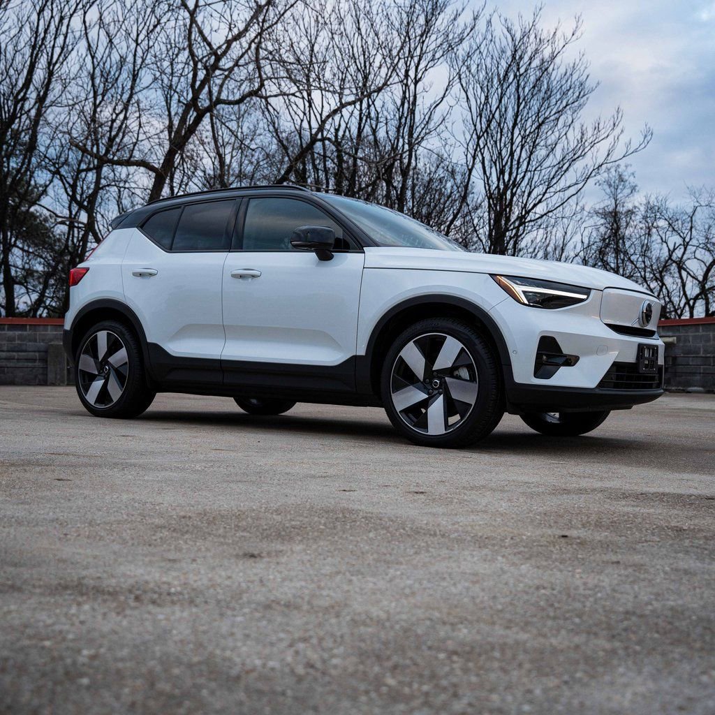 Certified 2024 Volvo XC40 Recharge Plus image 7