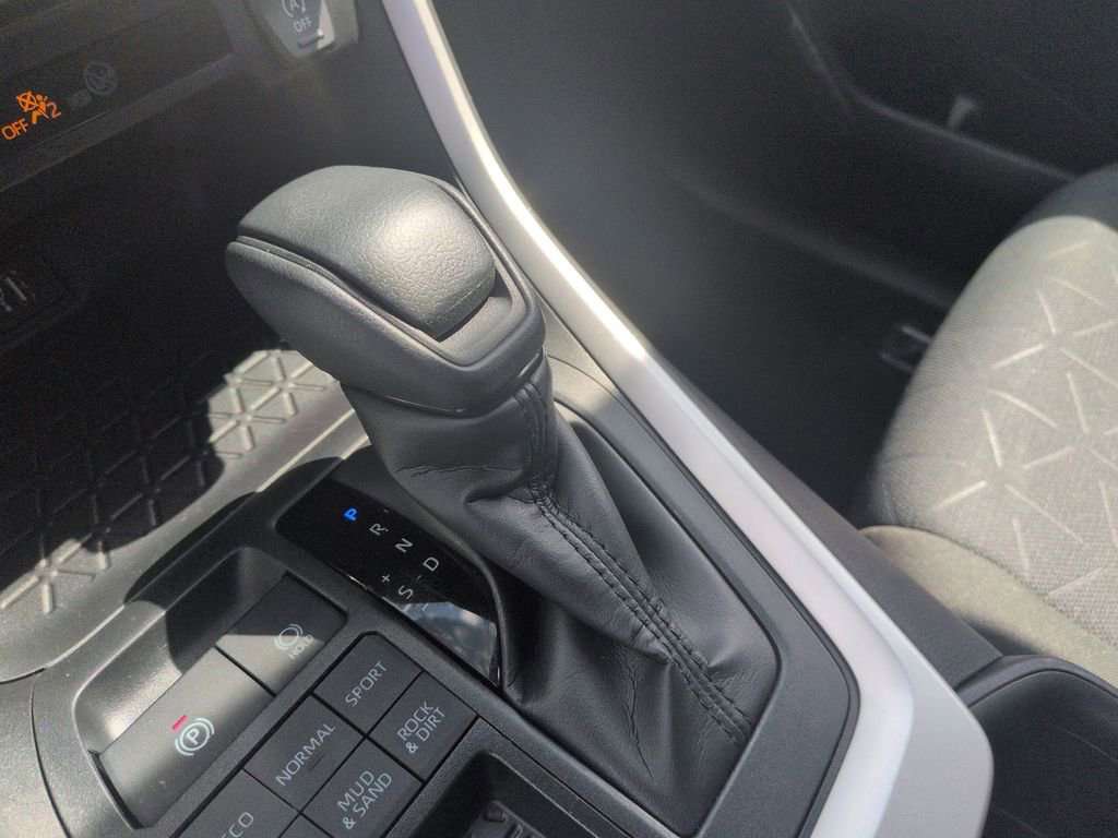 Used 2025 Toyota RAV4 XLE AWD/4WD image 24