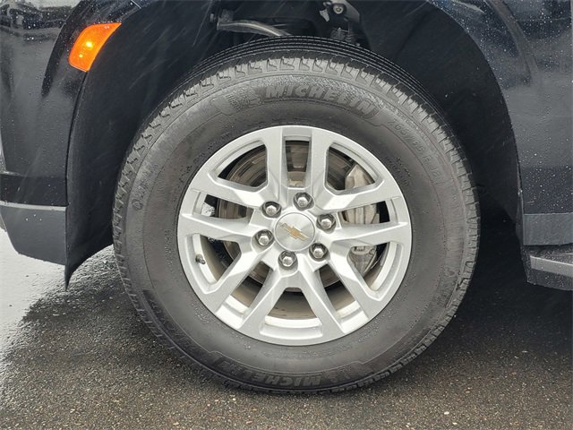 Used 2024 Chevrolet Suburban LT image 11