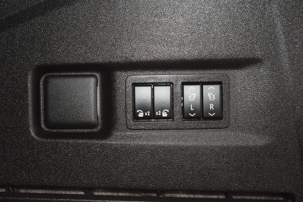 Used 2024 GMC Yukon XL Denali AWD/4WD image 27