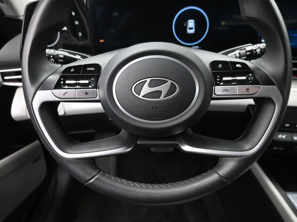 Used 2025 Hyundai Elantra Limited image 14