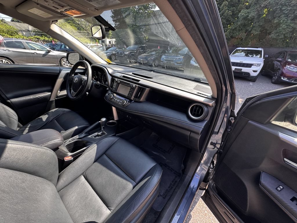 Used 2013 Toyota RAV4 Limited AWD/4WD image 18