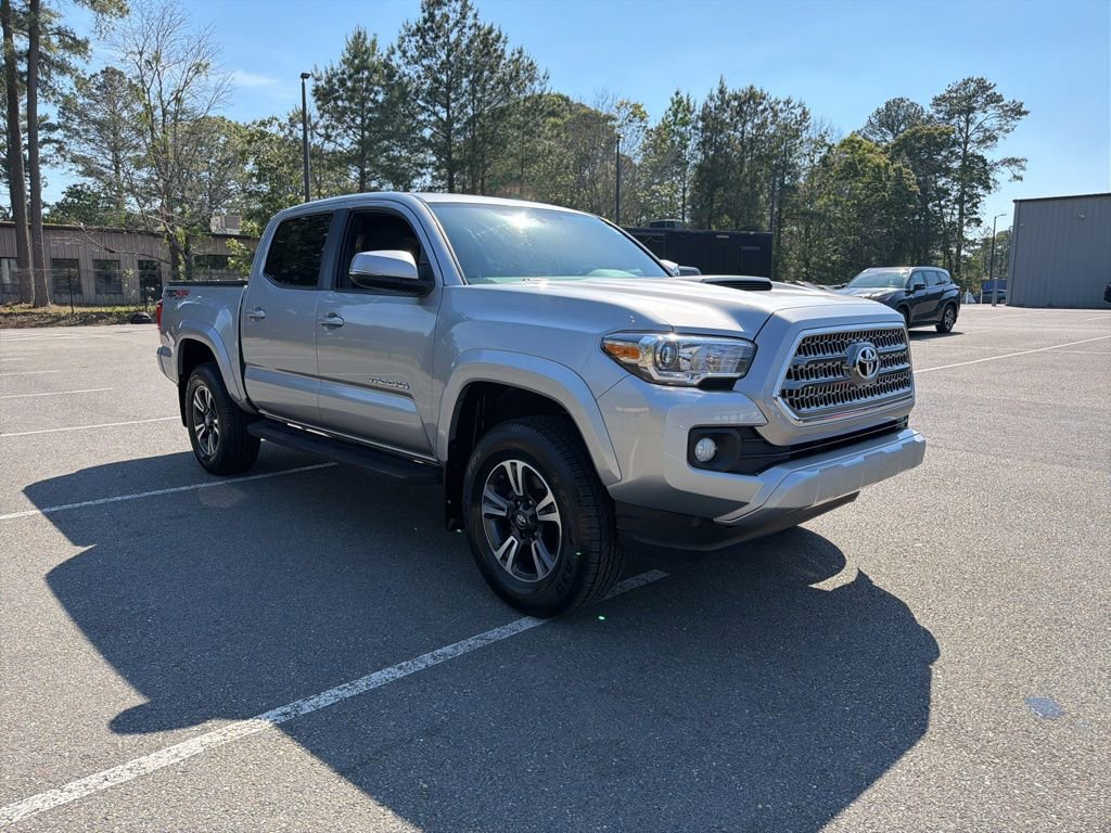 Used 2017 Toyota Tacoma TRD Sport w/ Premium & Technology Package AWD/4WD image 4