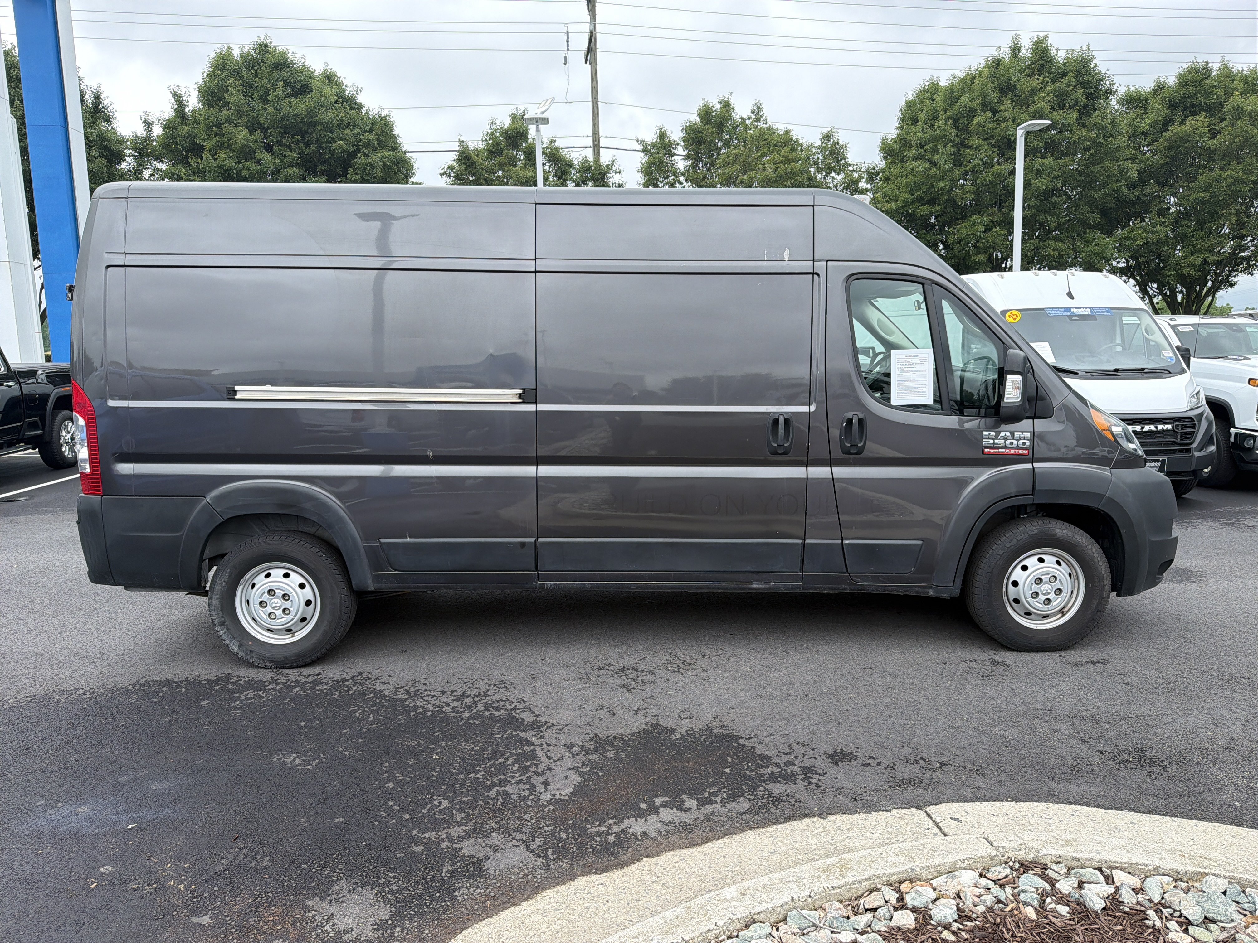 Used 2021 RAM ProMaster 2500 w/ Convenience Group FWD image 11