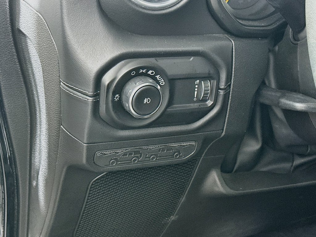 Certified 2025 Jeep Wrangler Unlimited Sahara AWD/4WD image 18