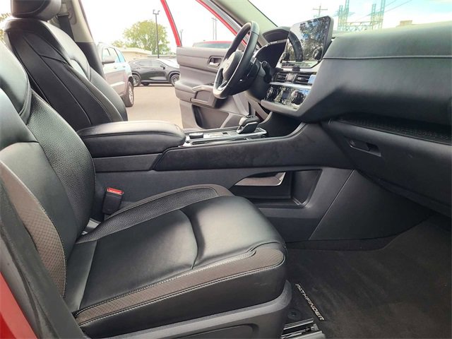 Used 2022 Nissan Pathfinder SL w/ SL Black Package image 18