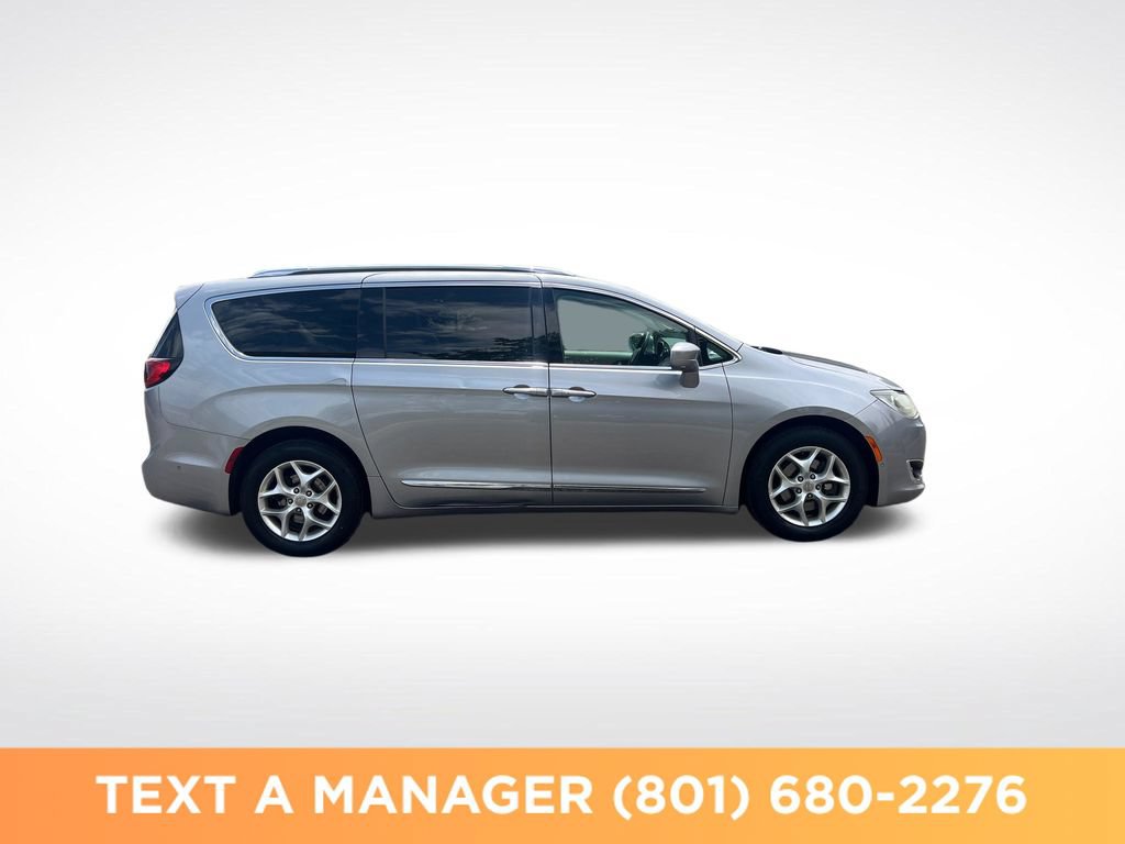 Used 2018 Chrysler Pacifica Touring-L w/ Advanced Safetytec Group FWD image 6