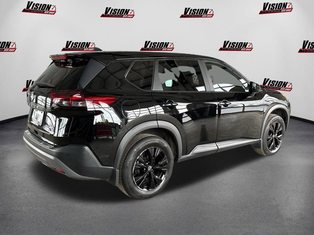 Used 2023 Nissan Rogue SV image 5
