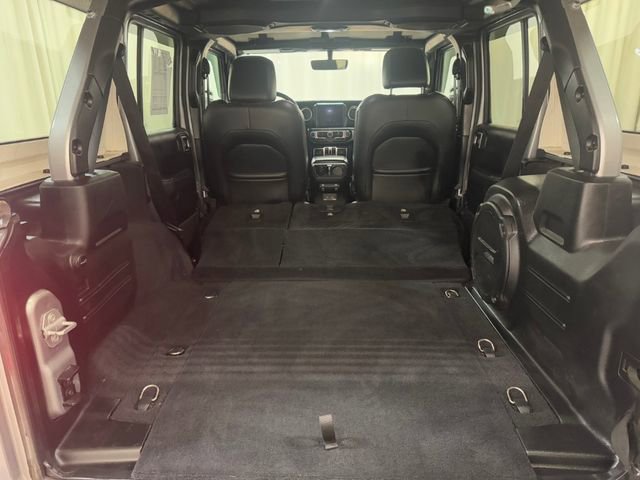 Used 2018 Jeep Wrangler Unlimited Sahara AWD/4WD image 33