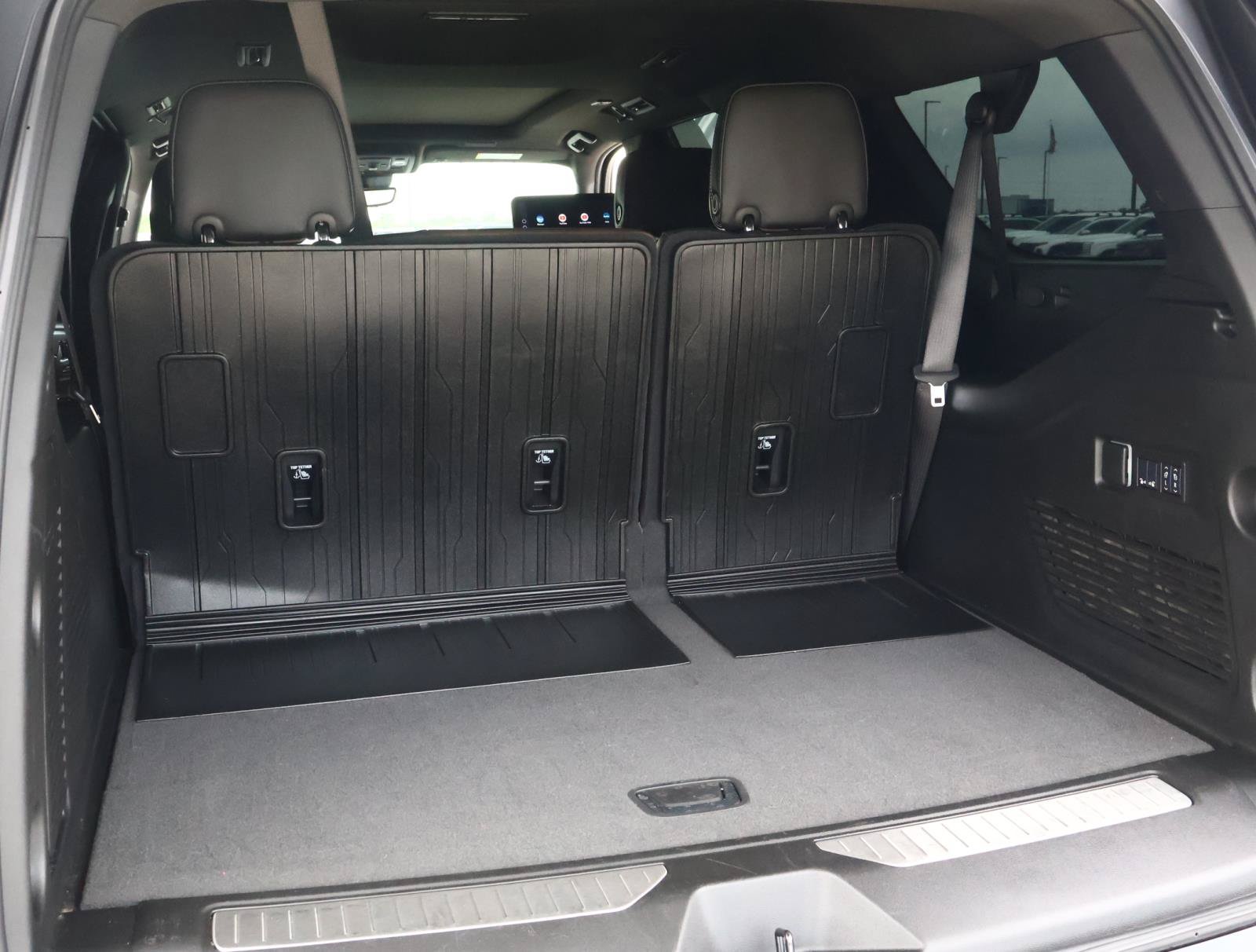 Used 2025 GMC Yukon XL Denali Ultimate AWD/4WD image 27