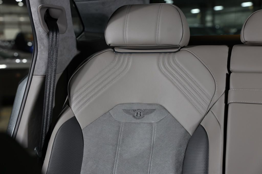 Used 2022 Bentley Bentayga image 35
