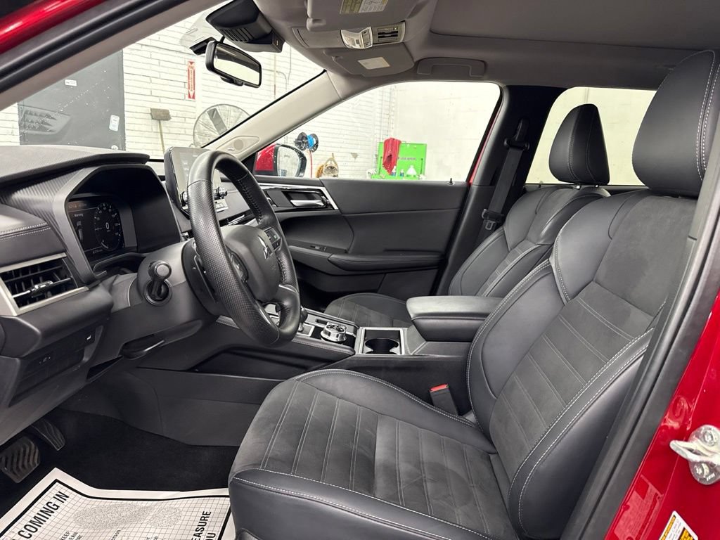 Used 2024 Mitsubishi Outlander AWD image 9