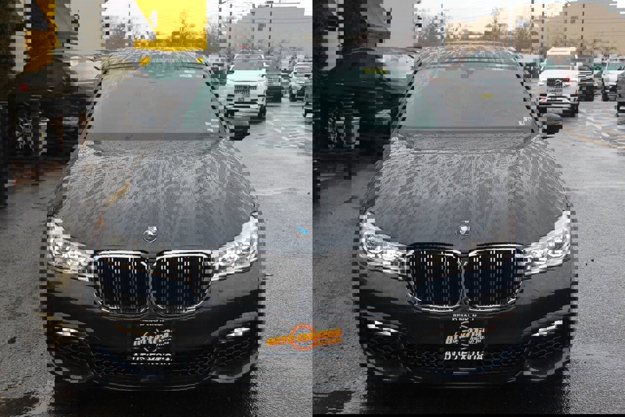 Used 2019 BMW 750i image 26