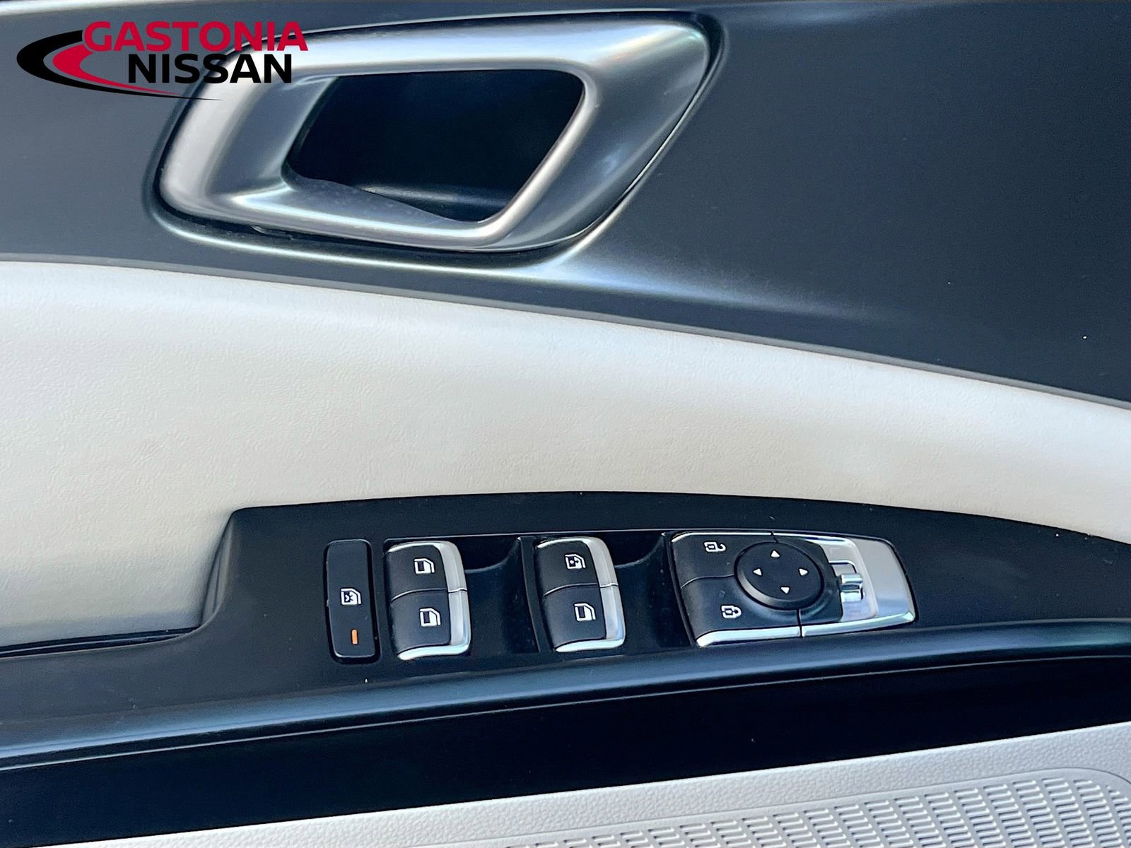 Used 2024 Kia Carnival LX image 22