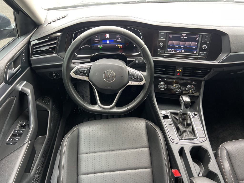 Used 2024 Volkswagen Jetta SE w/ Panoramic Sunroof Package image 19