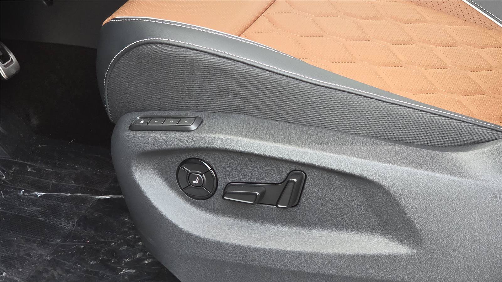 New 2026 Volkswagen Tiguan SEL R-Line AWD/4WD image 15