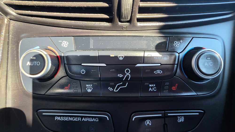 Used 2018 Ford Escape SE w/ SE Sport Appearance Package image 15