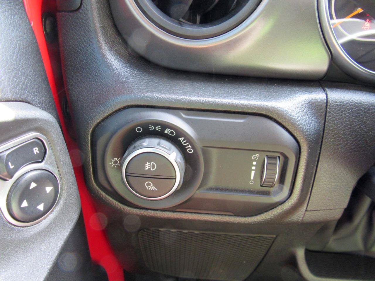 Used 2023 Jeep Gladiator Sport AWD/4WD image 20