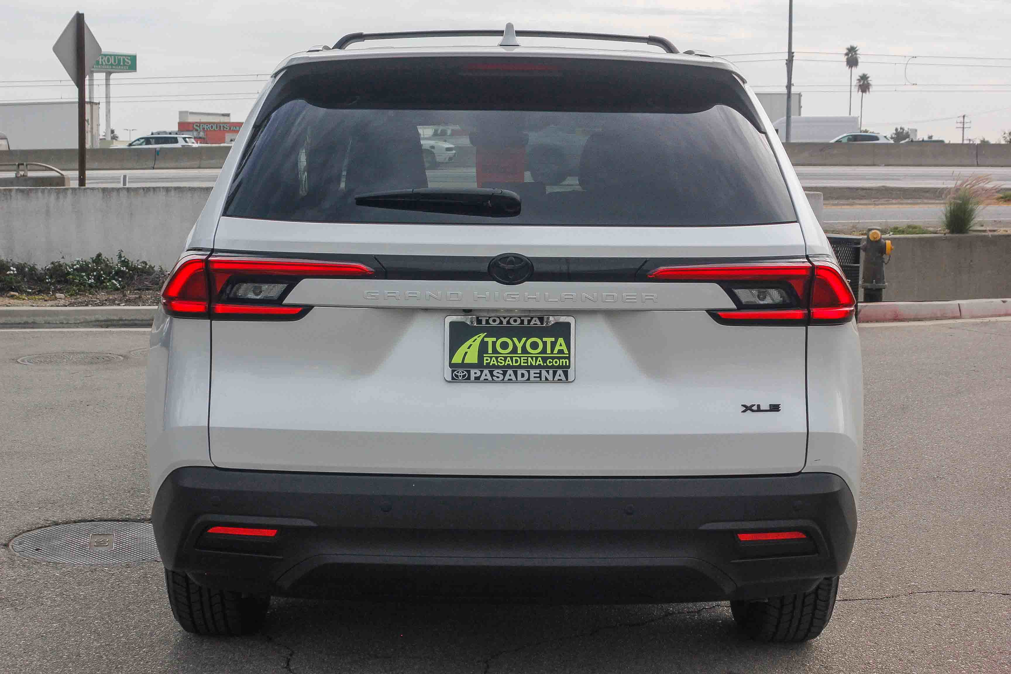 Used 2024 Toyota Grand Highlander XLE image 7