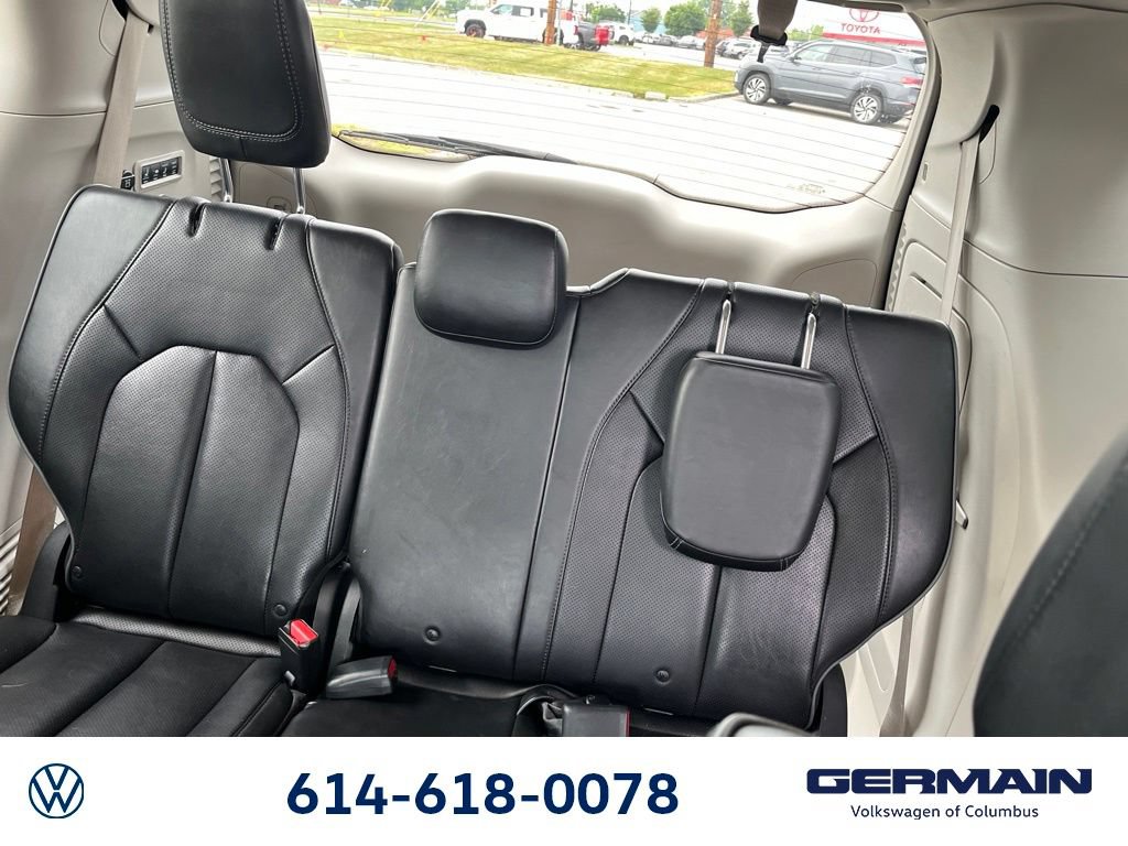 Used 2018 Chrysler Pacifica Limited w/ Tire & Wheel Group FWD image 23