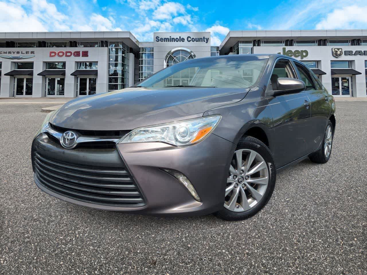 Used 2017 Toyota Camry XLE FWD image 1