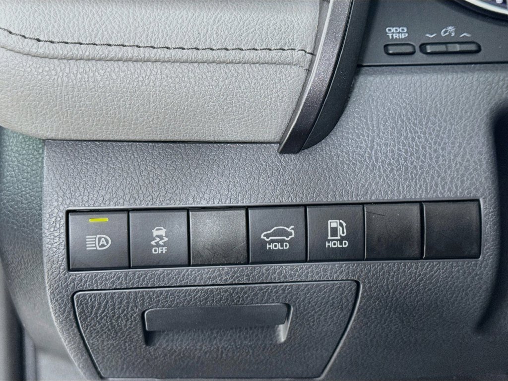 Used 2021 Toyota Camry XLE FWD image 11