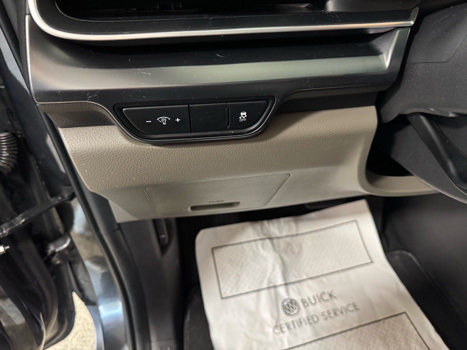 Used 2025 Kia Carnival FWD image 17