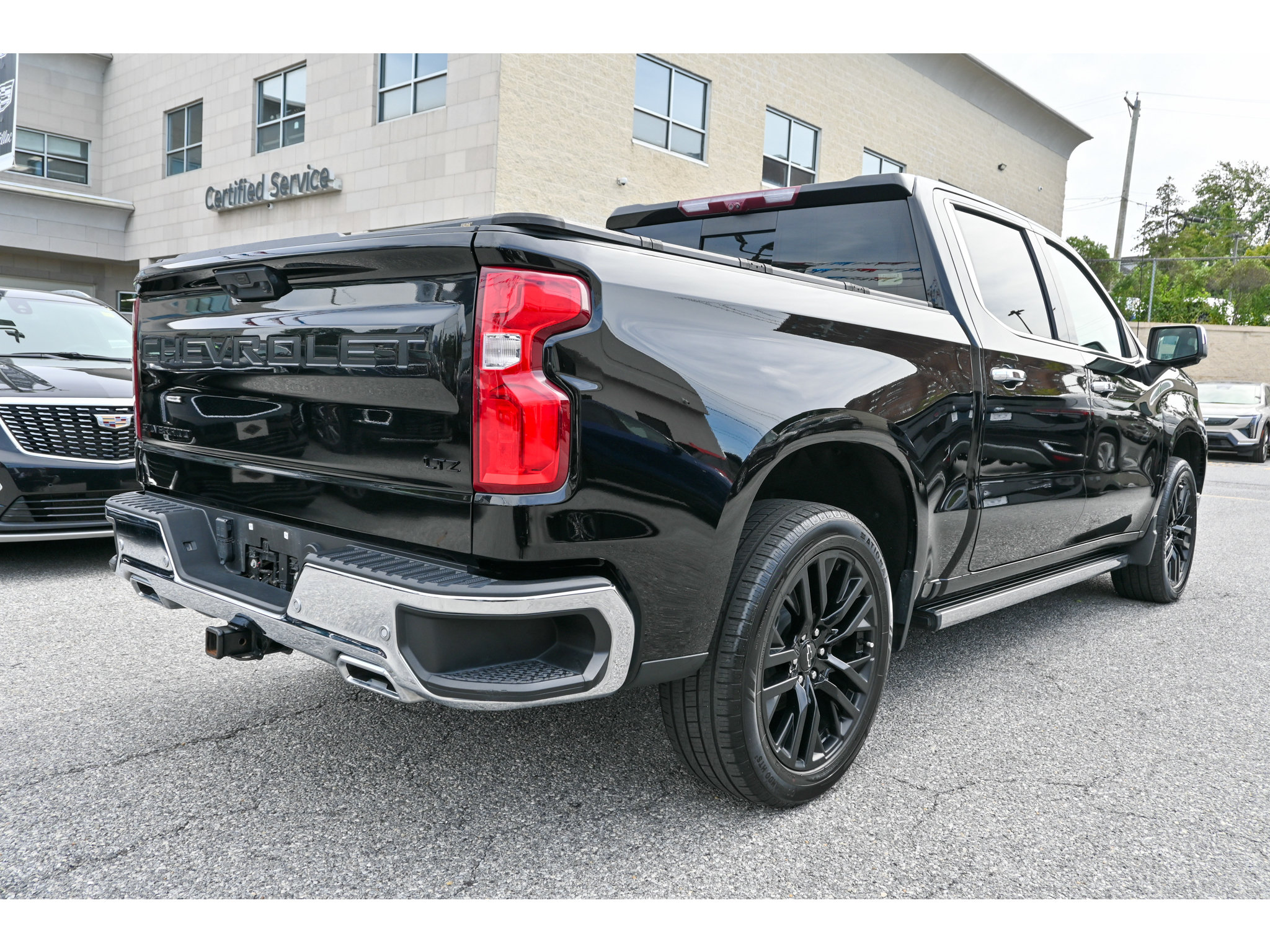 Used 2024 Chevrolet Silverado 1500 LTZ w/ LTZ Premium Package AWD/4WD image 7