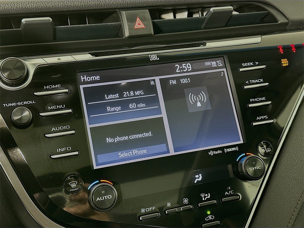 Used 2018 Toyota Camry XLE image 16